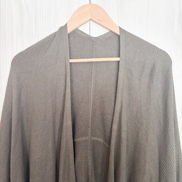 Lululemon Cashlu Knit Textured Wrap in Grey Sage - Picture 5 of 10